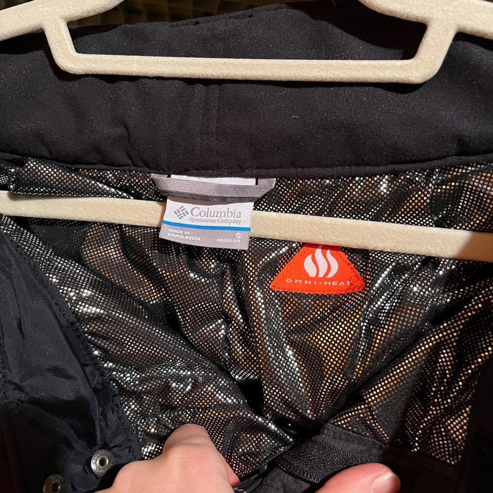 Columbia black/grey snow pants size:small fits like 2-4 pant size. Worn twice.